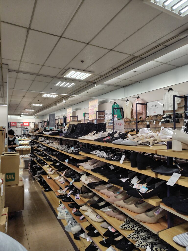 AVAILの靴売り場